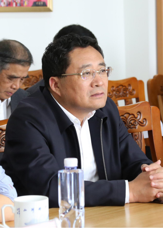 汇报会现场学校理事长章跃进,党委书记,督导专员,副理事长卢仁顺,党委